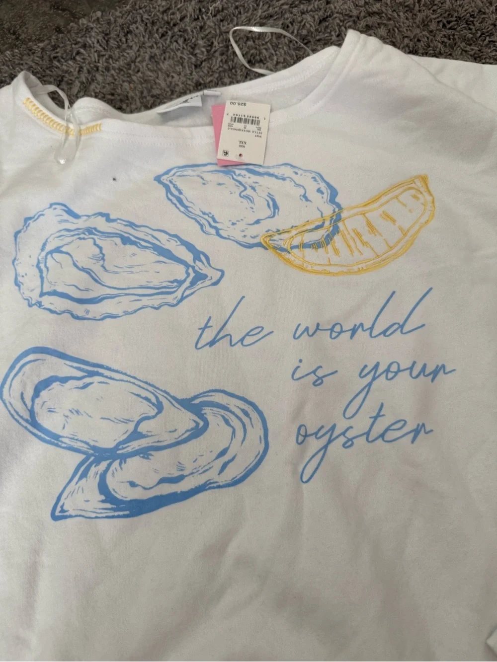🥧White Graphic Tee with Blue & Yellow Oyster Print